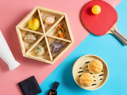 台北也有「添好運吃到飽」!6月新增訂位松山車站店 全台6家一覽 ▲「樂天小香港大巨蛋店」推出「球來必中流沙包2.0」。(圖/樂天小香港提供)