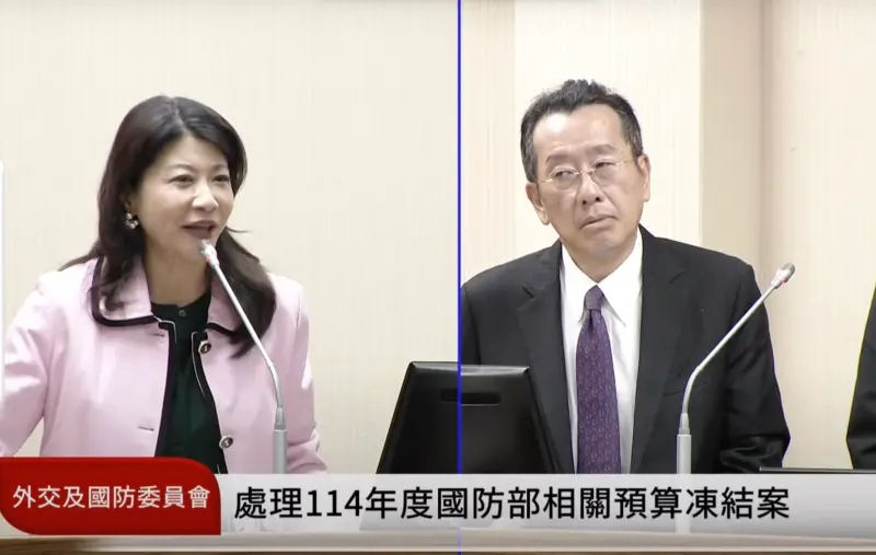 ▲民進黨立委林楚茵（左）質詢國防部長顧立雄時，建議國防部設立「涉軍影像通報平台」。（圖／國會頻道，2025.05.26）