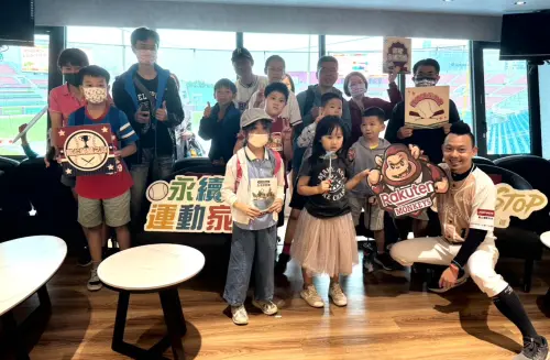 ▲「桃猿樂永續生活學習冊」，將棒球元素融入其中，開創全新的學習方式。（圖／樂天提供）