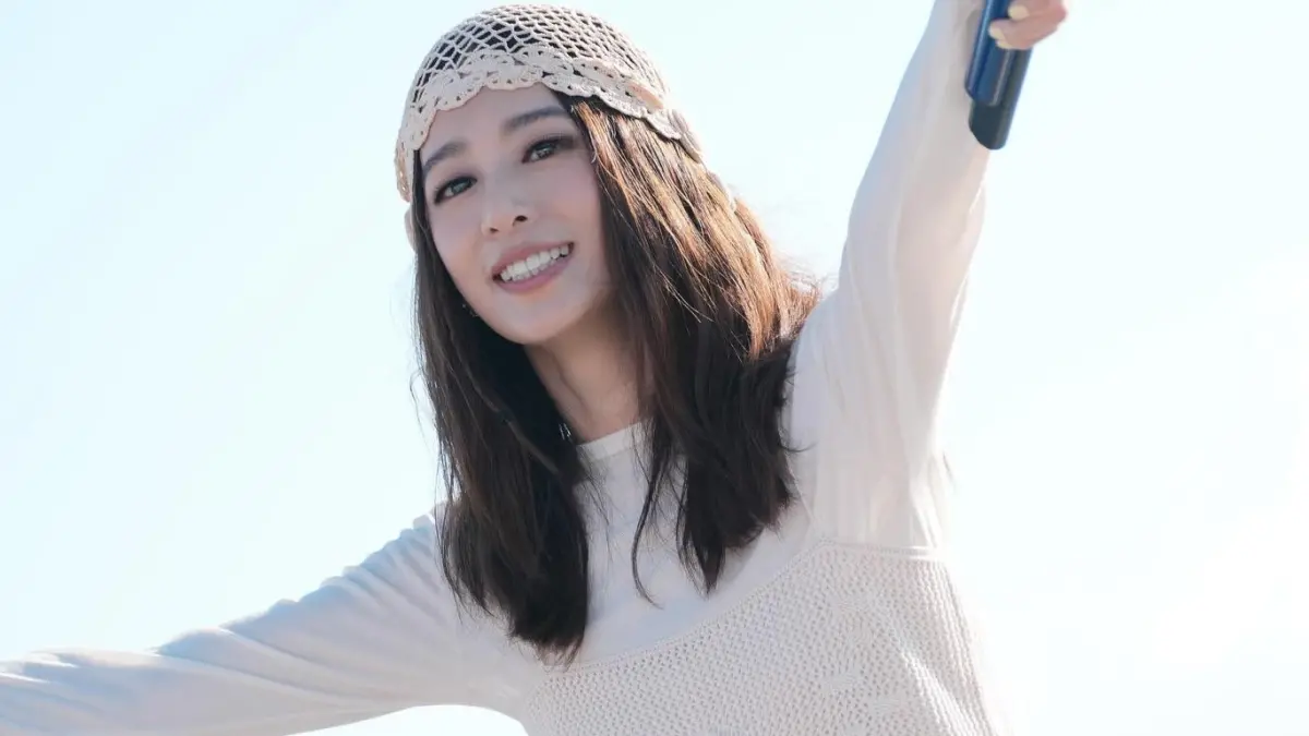 田馥甄演唱遇「不速之客」！工作人員衝上台救場 她笑稱：我不怕