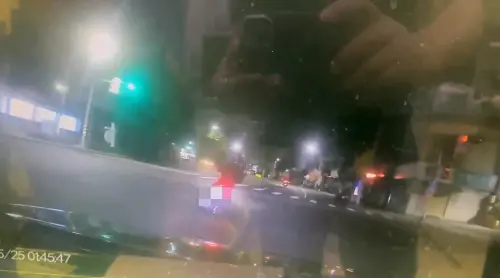 ▲左營分局公布行車紀錄器畫面，強調尾隨違規騎士過程保持安全距離。（圖／警方提供）