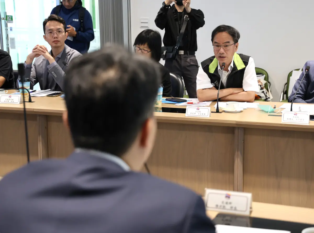 赴高雄港考察 李昆澤：聚焦環境永續、效率及人力培訓