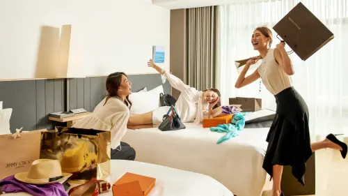 ▲ 「倒數確幸限量住房專案」限時第三人免費入住。(圖/高雄晶英國際行館提供) ▲ 「倒數確幸限量住房專案」限時第三人免費入住。(圖/高雄晶英國際行館提供)