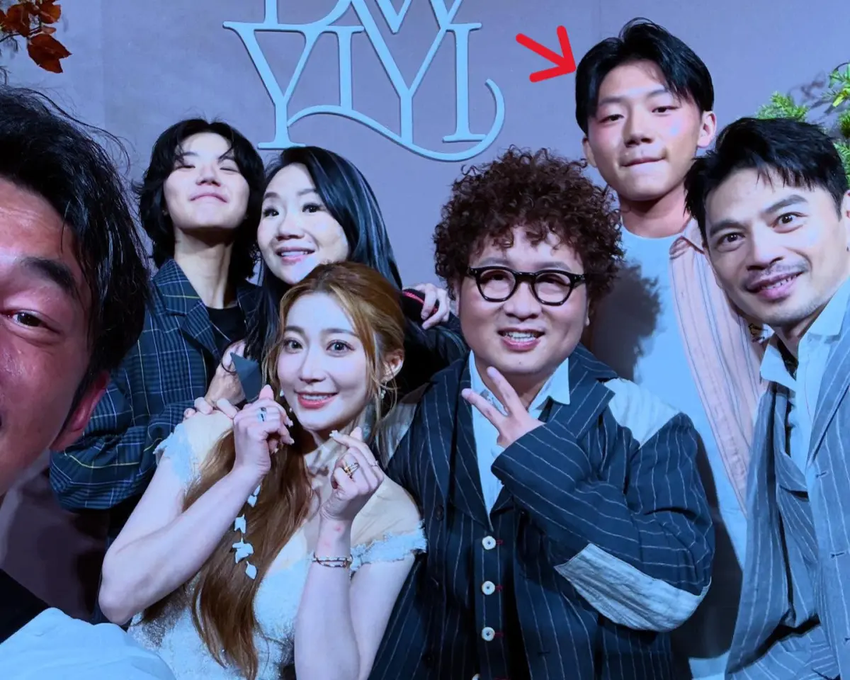 ▲納豆補辦婚宴星光熠熠，陶晶瑩（如圖）一家四口現身祝福，兒子小龍被讚高顏值，五官神複製李李仁，引發熱議！（圖／陶晶瑩臉書）