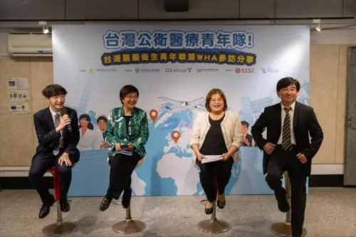 ▲由左至右分別為：台灣醫藥衛生青年聯盟李翰恩理事長，健康永續教育基金會邱淑媞董事長，台灣健康聯盟理事長吳玉琴，台灣諾貝爾醫療集團張朝凱創辦人。（圖／台灣醫藥衛生青年聯盟提供）