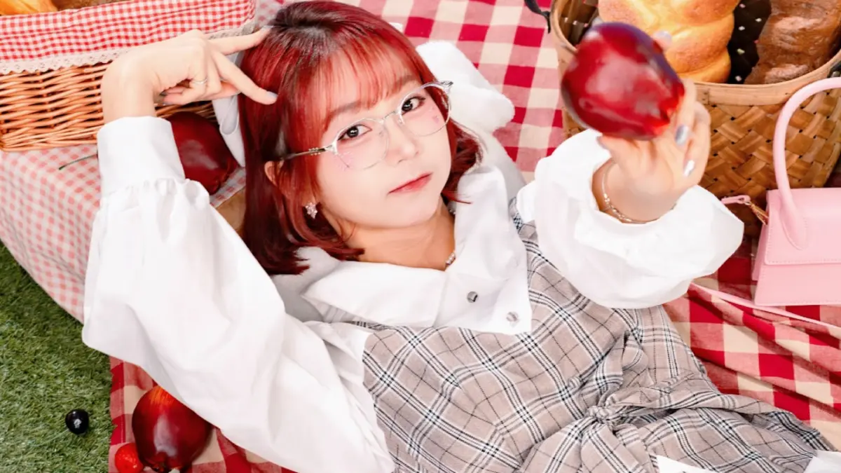 ▲富邦啦啦隊Fubon Angels成員紅髮安娜（如圖）近日被酸「為什麼在台灣不認真跳」，對此她直接難過轉發該留言，表示「你可以不喜歡我，但不要抹滅我的認真」，回擊貼文上傳後，引來李珠珢等隊友出面力挺。（圖／紅髮安娜IG）