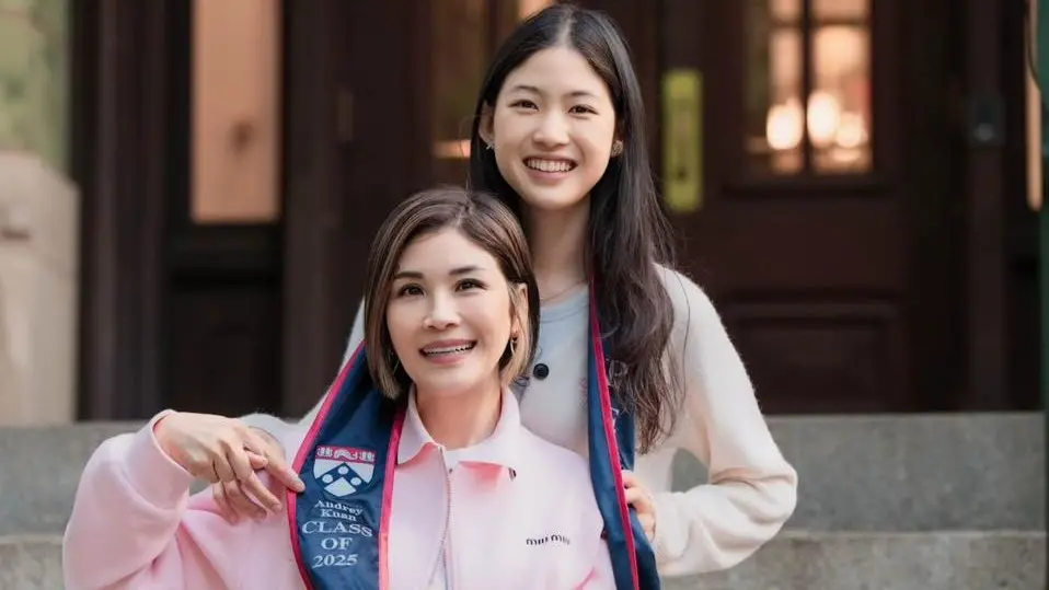 ▲華頓之路走得很艱難，蔣雅淇（下）曝女兒關愛（上）為拚滿分，一天吞了9顆胃藥，因壓力太大痛哭到深夜。（圖／蔣雅淇臉書）