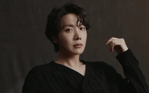 J-hope超台體驗！直播突遇「酒測臨檢」　瞳孔地震狂問：怎麼了

