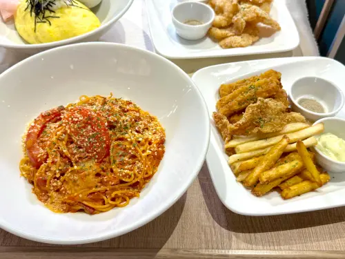 南港LaLaport迎日本最大「蘋果樹」蛋包飯!勝勢豬排開賣串炸套餐 ▲鐵粉透露「ポムの樹 蘋果樹蛋包飯」的義大利麵,出乎意料好吃。(圖/記者蕭涵云攝)