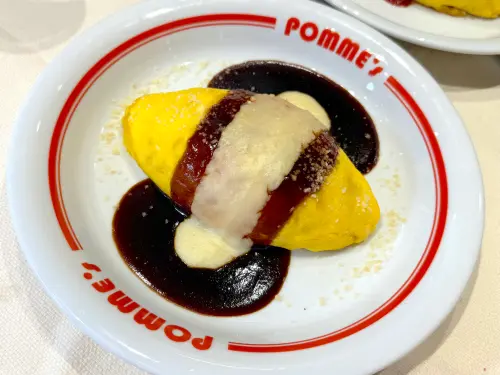 南港LaLaport迎日本最大「蘋果樹」蛋包飯!勝勢豬排開賣串炸套餐 ▲「特製多蜜醬雙倍起司蛋包飯」SS 259元,看起來濃郁誘人。(圖/記者蕭涵云攝)