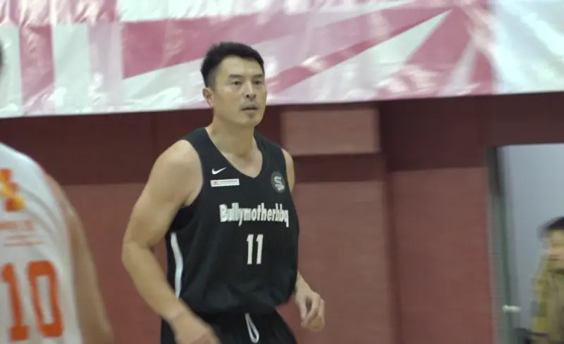 ▲「台灣飛人」陳信安所在的「Bully mother bbq流氓老母酉時三刻」，於傍晚5點出戰「HSBL台中弘尚」，陳信安全場狂飆27分、7顆三分彈、王陽明也攻下24分，終場138：83勝出。陳信安本戰神準外線連發，引爆現場歡聲雷動，他賽後也霸氣宣示，「我要在冠軍賽前找回所有技能。」（圖／NOWnews）