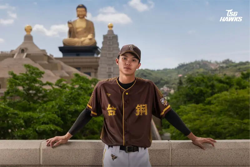 ▲台鋼雄鷹上周公布與佛光山合辦的主題日「覺察多巴胺」連續第2年舉辦，去年首次合作靠著棒球與宗教結合，加上地緣性加持，受到高雄球迷熱烈歡迎，本次更回應球迷期待，推出官方版「木魚」。（圖／台鋼雄鷹提供）