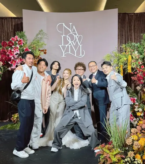 ▲納豆（左3）的婚禮上星光熠熠。（圖／翻攝自阿Ken IG）