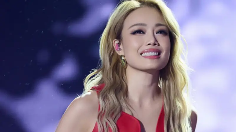 ▲天后容祖兒（Joey）日前結束長達三年的「ETERNITY」演唱會，她也在演唱會中透露自己的隱藏身分是「賣保險的」，因為演唱會就像保單，要表現好才能包客戶（粉絲）滿意。（圖／容祖兒IG）