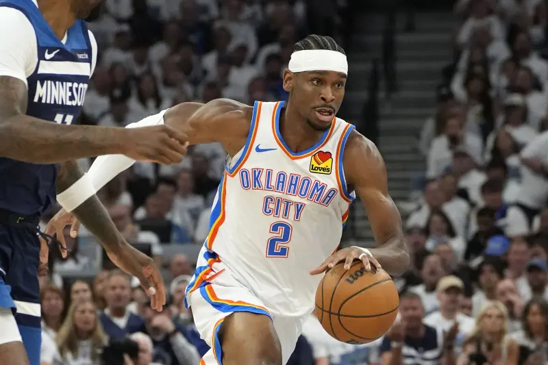 ▲NBA西區決賽G4，雷霆在明尼蘇達以128:126險勝灰狼，系列賽取得3:1聽牌優勢。雷霆雙槍Shai Gilgeous-Alexander轟下40分，Jalen Williams也砍進6記三分、貢獻34分，兩人合力奪下74分。（圖／路透／達志影像）	　