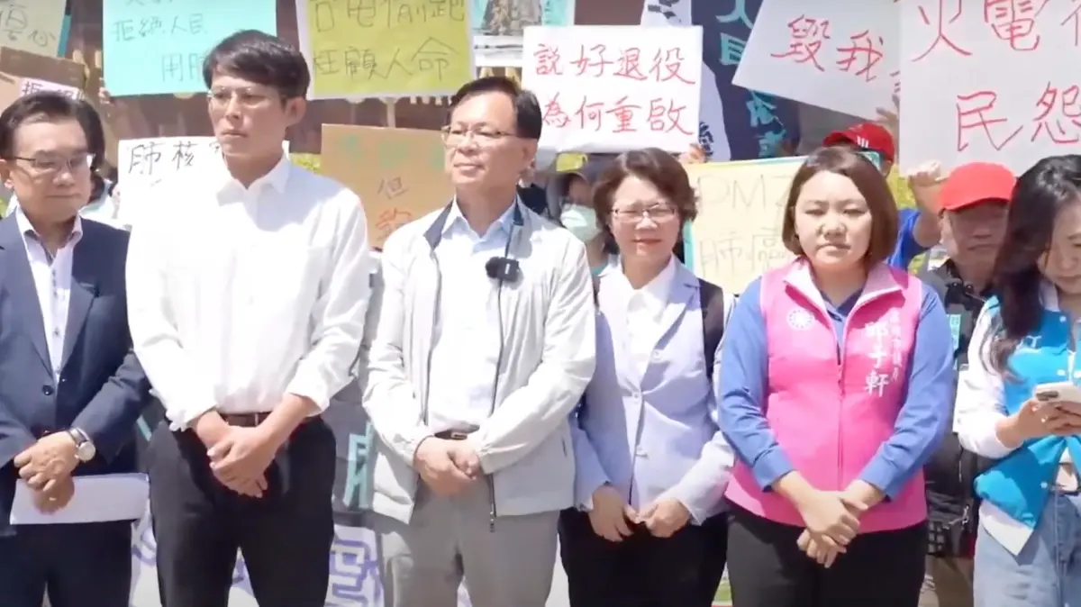 ▲民眾黨主席、立院黨團黃國昌（左二）昨（27）日率黨籍立委及國民黨高雄市議員邱于軒、白喬茵赴興達電廠考察。（圖／資料照片）