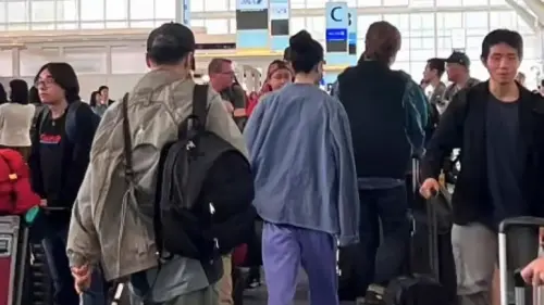 ▲謝霆鋒（左）與王菲（右）520同遊日本被粉絲巧遇。（圖／翻攝自微博）