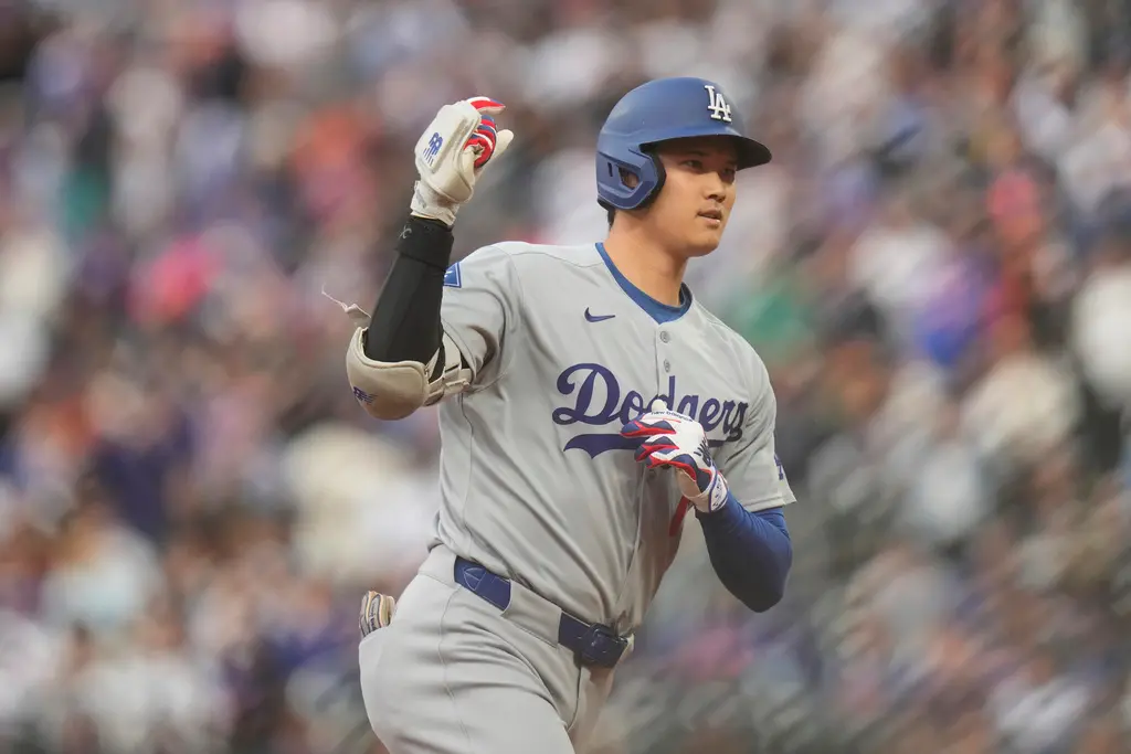 ▲道奇日籍球星大谷翔平今（28日）對戰守護者，四局上敲出反方向本季第20轟，達成連三戰開轟，成為大聯盟首位20轟打者並創多項紀錄。對手投手Tanner Bibee目睹後不禁驚呼「XX God」。（圖／美聯社／達志影像）