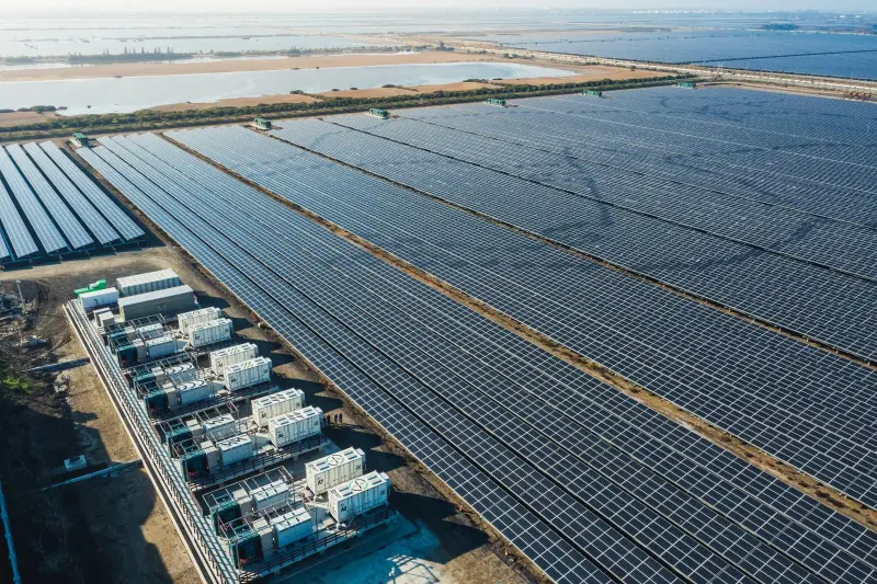 ▲RE30電力商品預計釋出台電自建案場5億度綠電，並搭配市電共計約16.6億度，將於6月1日起至12月31日販售，7月1日起陸續轉供，欲購買者可洽台電各區處申購。（圖／台電提供）