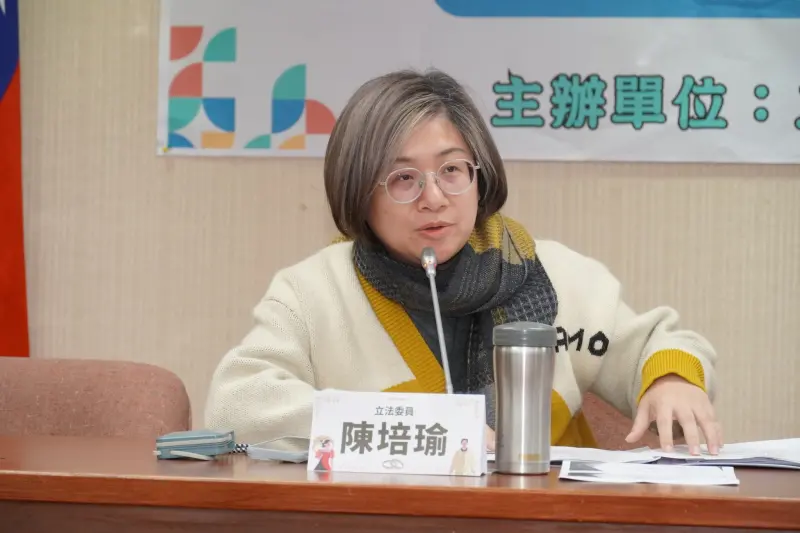 ▲針對公民提案「國高中改10點上課」，民進黨陳培瑜認為，很現實的問題是每個地區的高中狀況都不一樣，教育部跟倡議者溝通是有必要的。（圖／翻攝自陳培瑜臉書）