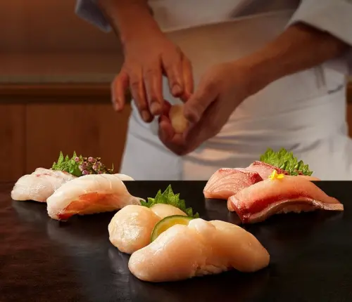 ▲日本「美登利壽司」採現點現做，宣布引入「壽司放題吃到飽」時，民眾趨之若鶩。（圖／翻攝自美登利壽司FB）