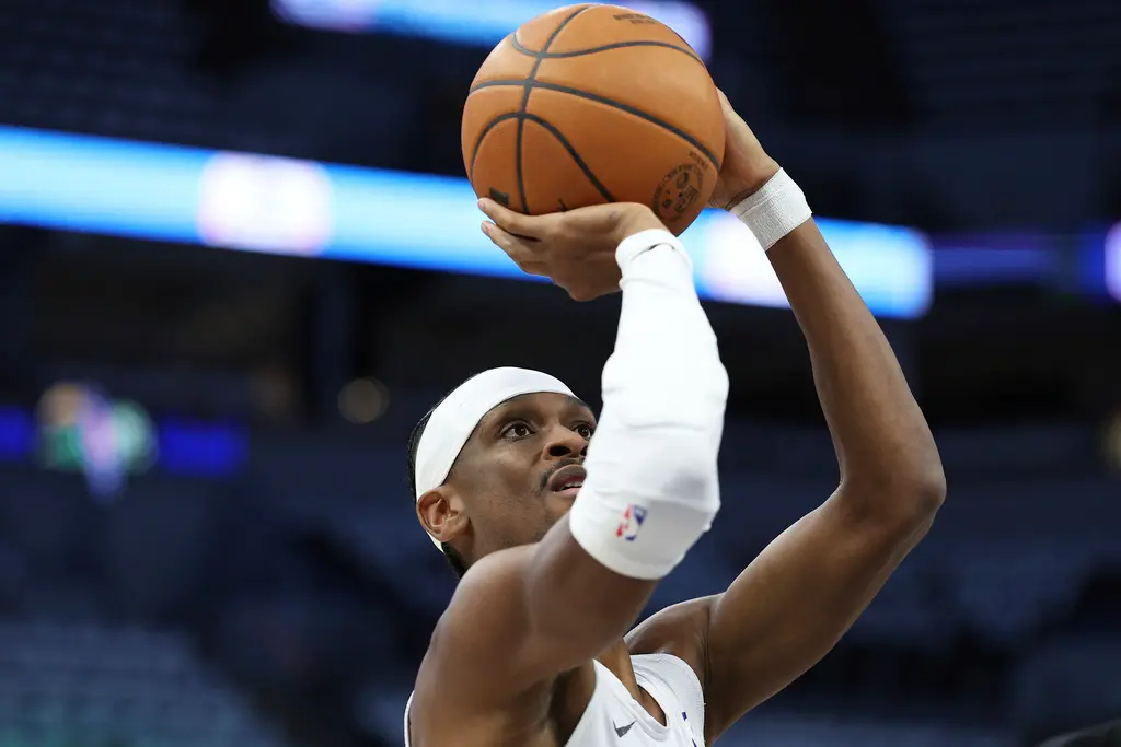 ▲NBA西區決賽G4，灰狼以126：128惜敗雷霆，系列賽陷入1勝3敗的絕對劣勢。比賽末段，雷霆再次祭出「領先三分犯規」（Foul Up 3）的戰術，成功阻止灰狼追平比數，卻也再度引發各界對這項戰術是否該被禁用的爭議。（圖／美聯社／達志影像）