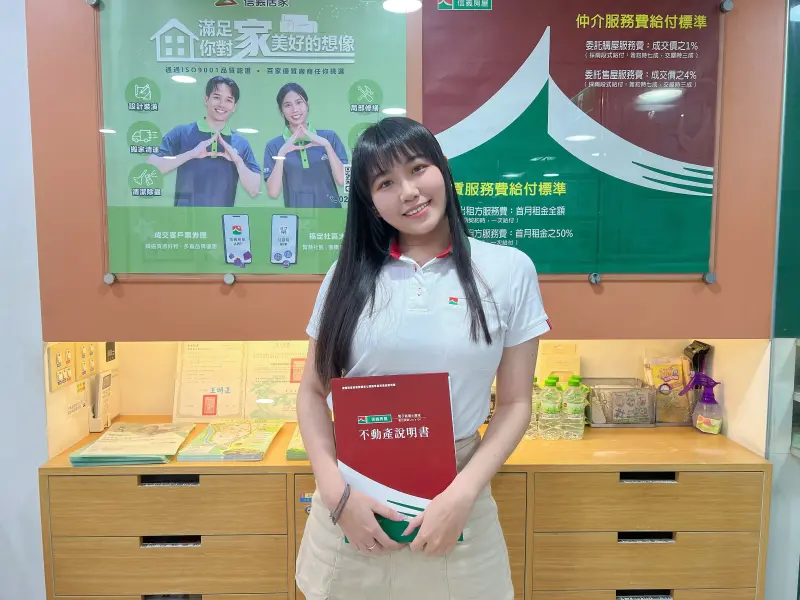 ▲信義房屋士林承德店秘書劉思妤，原先是個連「斡旋」都不知為何物的房市小白，但在每天工作中的學習，漸漸成長為能替第一線業務適時補位、提供支援的最強後盾。（圖／信義房屋提供）
