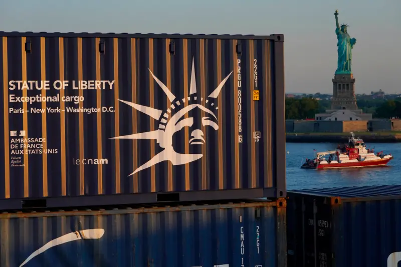 ▲美國總統川普的關稅政策在全球各國掀起波瀾，不少受到關稅衝擊的國家遊客逐漸將美國從他們的旅遊名單上剔除。（圖／美聯社／達志影像）