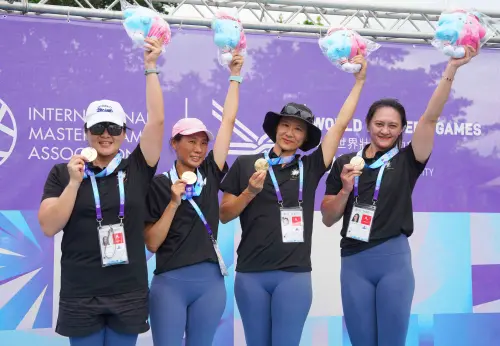 ▲李蕙君、紀瑤璇、游貞純、江采緹(由左至右)在四人單槳(無舵)女子43+組中輕鬆以4分24秒83奪金。(圖/世壯運執委會提供) ▲李蕙君、紀瑤璇、游貞純、江采緹(由左至右)在四人單槳(無舵)女子43+組中輕鬆以4分24秒83奪金。(圖/世壯運執委會提供)