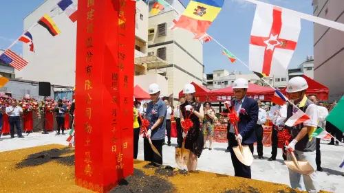 ▲「浤圃草衙案」區段具備便捷大眾運輸、完善文教學區、消費採買便利、鄰近大型百貨商場與串聯國道等優勢。（圖／記者陳美嘉翻攝）