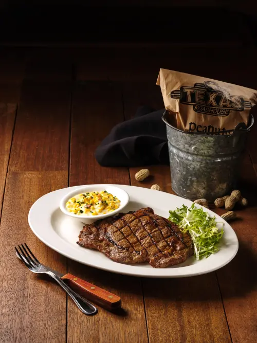 秀身分證!乾杯燒肉「26元喝到飽」壽星優惠 端午節牛排買一送一 ▲Texas Roadhouse德州鮮切牛排,端午節「12oz.肋眼牛排買一送一」。(圖/開展餐飲集團提供)
