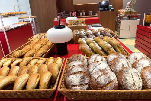 ▲古早台式麵包「蜷尾家パン」：台式經典麵包盒子，原價329元、特價99元。（圖／記者鍾怡婷攝）