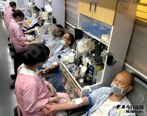 ▲台灣中油公司煉製事業部大林煉油廠舉辦百萬CC熱血公益捐血活動,共募集179袋,計44750CC的熱血。(圖/記者黃守作攝,2025.05.27) ▲台灣中油公司煉製事業部大林煉油廠舉辦百萬CC熱血公益捐血活動,共募集179袋,計44750CC的熱血。(圖/記者黃守作攝,2025.05.27)