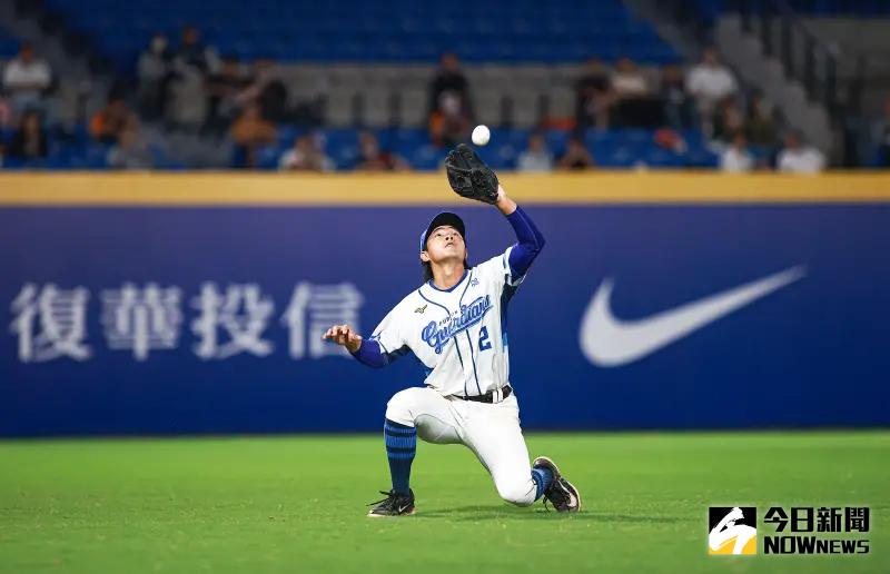 ▲富邦悍將游擊手林澤彬本戰不僅有美技演出，也敲出安打，談到近期擔任開路先鋒打出好表現，他認為打一棒沒有太大壓力，也給出個人觀點。（圖／記者葉政勳攝 ,2025.05.27）