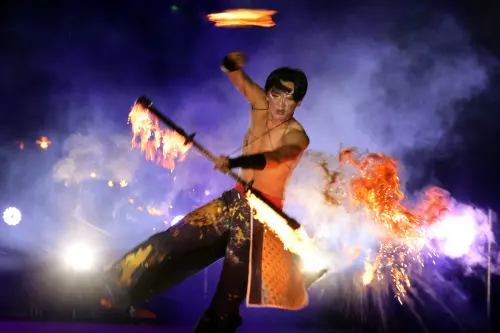 ▲台南國際龍舟賽今晚開幕,「即將成真火舞團」表演火舞。(圖/南市府提供) ▲台南國際龍舟賽今晚開幕,「即將成真火舞團」表演火舞。(圖/南市府提供)