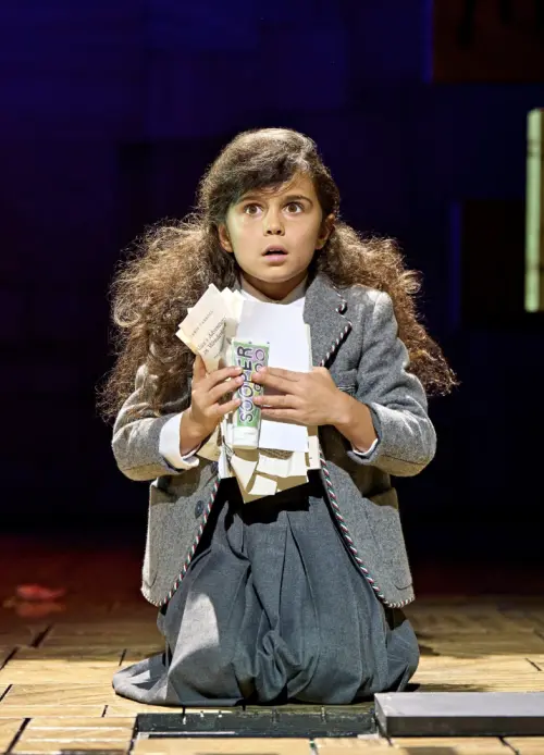 ▲新版「妙麗」艾拉貝拉史丹頓才9歲的時候，已經在倫敦的劇場舞台上扮演《小魔女》歌舞劇的女主角，應有不錯的實力。（圖／摘自FB）