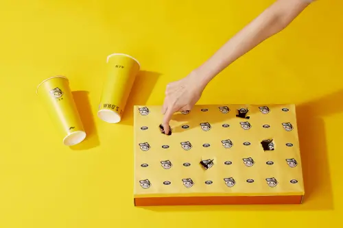 童年回憶來了!鬍子茶x王子麵聯名周邊開搶 一沐日推九層塔奶蓋 ▲6月到鬍子茶指定消費,還能玩復古戳戳樂,每戳都有獎,快來挑戰。(圖/鬍子茶提供)