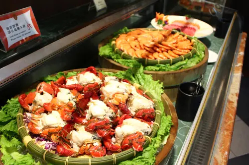 ▲台中長榮酒店的咖啡廳自助百匯也有優惠，「房客用餐」出示房卡，即可享88折優惠。（圖／台中長榮提供）