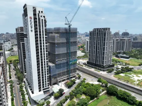 ▲桃園市因推動產業升級、軌道建設,帶來大量就業、通勤人口移入,挹注預售交易量能,2025第一季前十大預售交易熱區桃園就有六個行政區上榜。(圖/永慶房產集團提供) ▲桃園市因推動產業升級、軌道建設,帶來大量就業、通勤人口移入,挹注預售交易量能,2025第一季前十大預售交易熱區桃園就有六個行政區上榜。(圖/永慶房產集團提供)