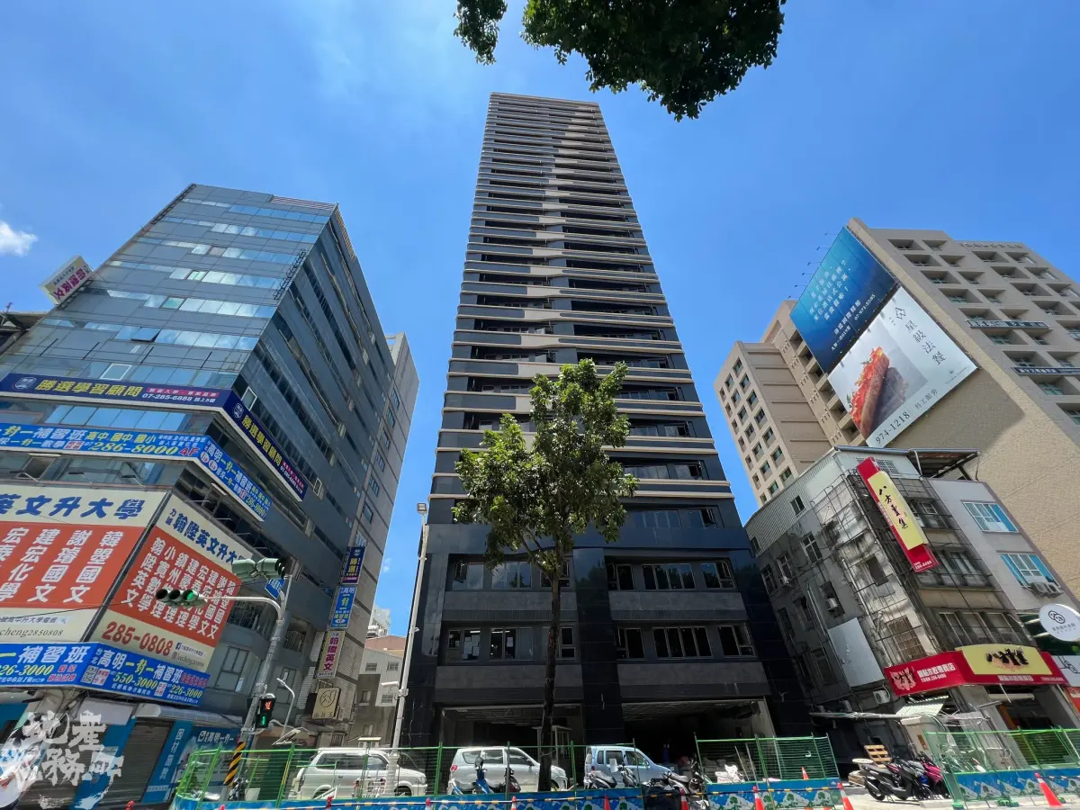 ▲高雄市三民區站前只租不賣的全新商辦「福懋站前之星」，出現高雄實登以來最貴租金交易揭露，每月租金高達173.7萬元。（圖／地產世務所臉書）