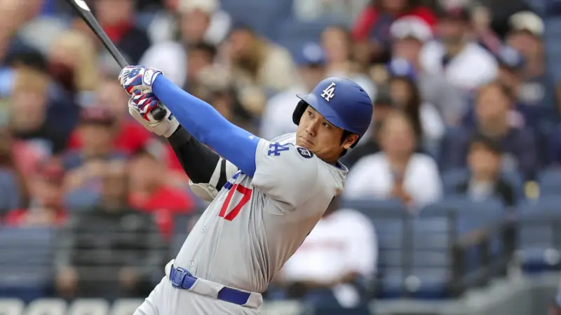 ▲美國職業棒球大聯盟（Major League Baseball）效力於洛杉磯道奇隊的日籍巨星大谷翔平今（28）日迎戰克里夫蘭守護者再度開轟，打偏還是將球送出牆的驚奇表現讓隊友都看傻眼。（圖／美聯社／達志影像）