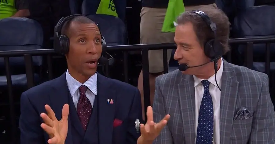 ▲NBA傳奇球星「大嘴米勒」Reggie Miller（左）退役20年仍是尼克球迷的「惡夢」。他擔任TNT轉播評論員，卻因在溜馬對尼克的東區冠軍賽中公然偏袒老東家，引發紐約球迷猛烈砲轟。（圖／取自X）