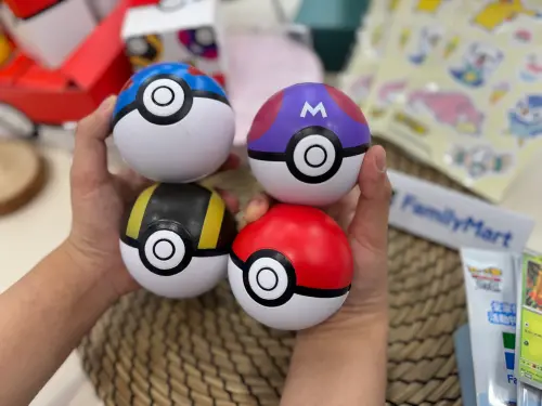 多加49元還可獲得寶可夢捏捏球(共4款)。(圖/記者鍾怡婷攝) ▲多加49元還可獲得寶可夢捏捏球(共4款)。(圖/記者鍾怡婷攝)