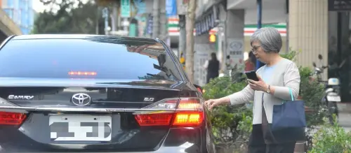 ▲監察委員蘇麗瓊被踢爆用公務車辦私事看牙醫。（圖／翻攝自張斯綱臉書）