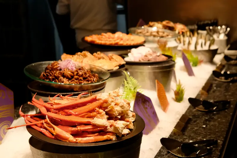 ▲「旭集 和食集錦」吃得到松葉蟹腳、麵包蟹等高檔海鮮，將進駐台南新光三越新天地，7月9日開幕。（圖／記者葉盛耀攝）
