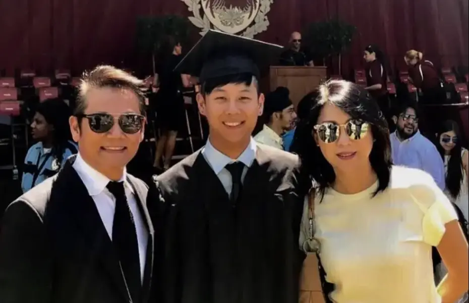 ▲徐乃麟（左）小兒子徐廷墉（中）今年26歲了，不僅長相帥氣還超會念書，2017年就跳級耶魯念博士，5年學費全免還領百萬獎學金。（圖／徐乃麟臉書）