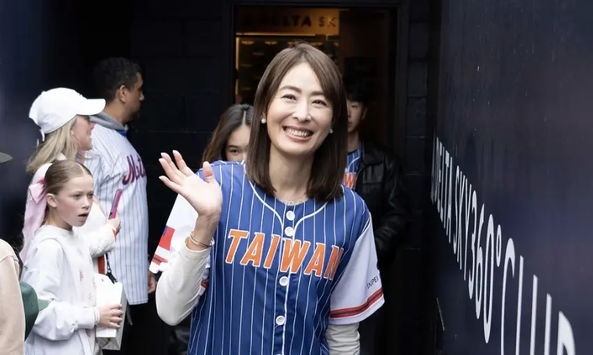 ▲台北101董事長賈永婕（如圖）剛從美國為MLB紐約大都會開球歸來，隨即投入世界壯年運動會水球競賽。儘管受到時差影響感到疲憊不堪，她仍與隊友攜手以懸殊比數奪得金牌，但她也坦言累到快斷氣。（圖／賈永婕的跑跳人生）