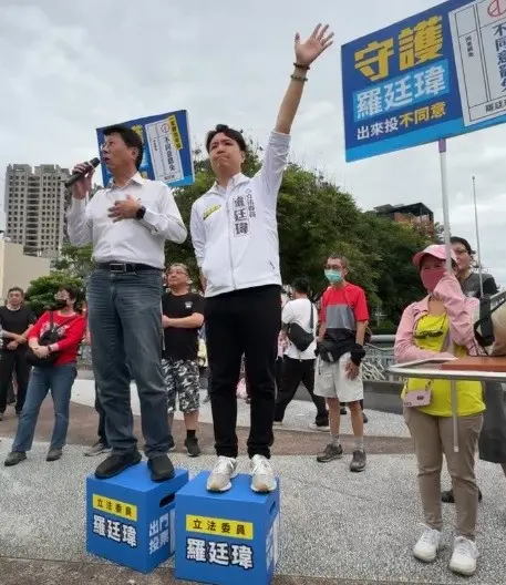 ▲謝龍介25日助講羅廷瑋時，不斷以「鳥仔」、「沒P眼」等字眼羞辱對街的罷團成員。（圖／翻攝羅廷瑋臉書，2025.05.28）