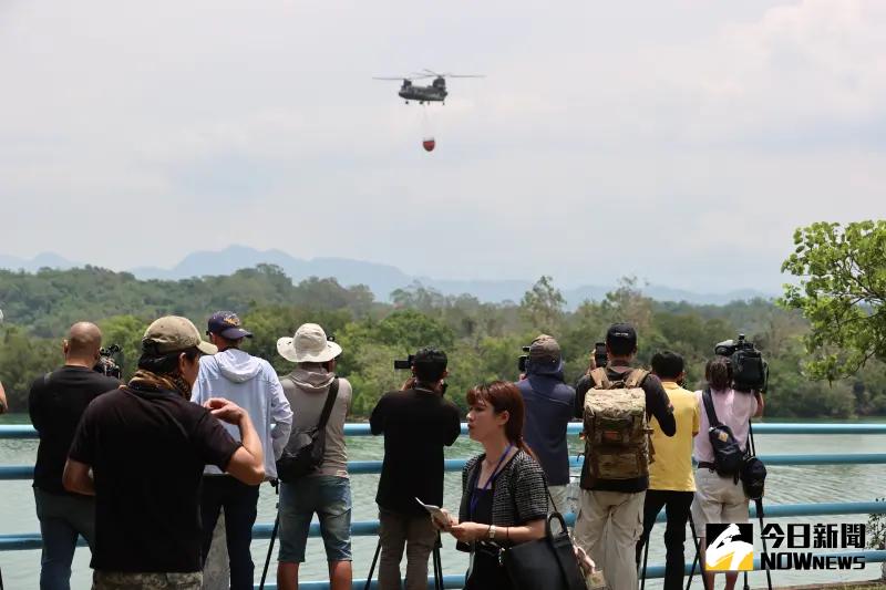 ▲烏山頭水庫日前實施吊掛水袋取水及灑水訓練，示意圖。（圖／記者莊全成攝，2025.05.28）