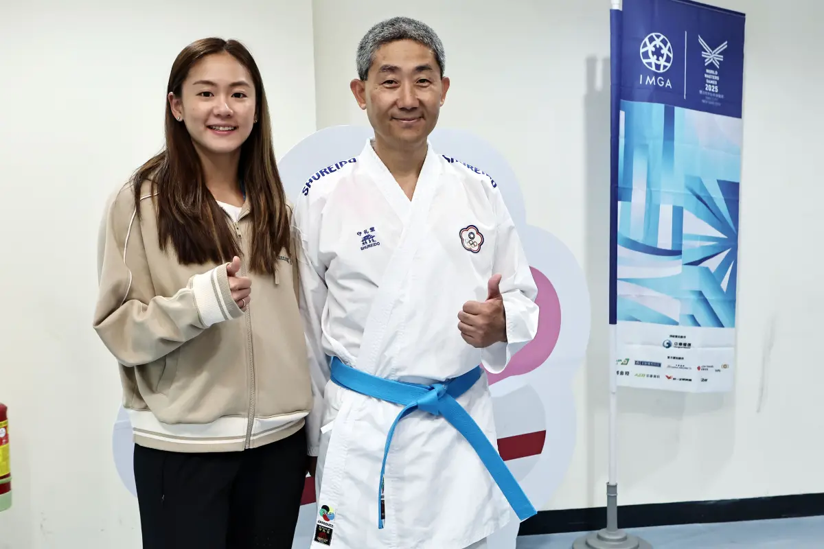 ▲2020東京奧運銅牌得主「空手道小清新」文姿云，今（28）日在2025雙北世壯運空手道對打競賽（75公斤級，55+）中，轉換身分擔任教練，陪伴並指導她的恩師趙志才一同出戰圓夢。（圖／世壯運執委會提供）